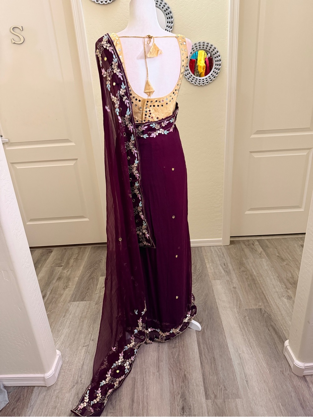 Wine color saree with blouse - Picture 6 of 9